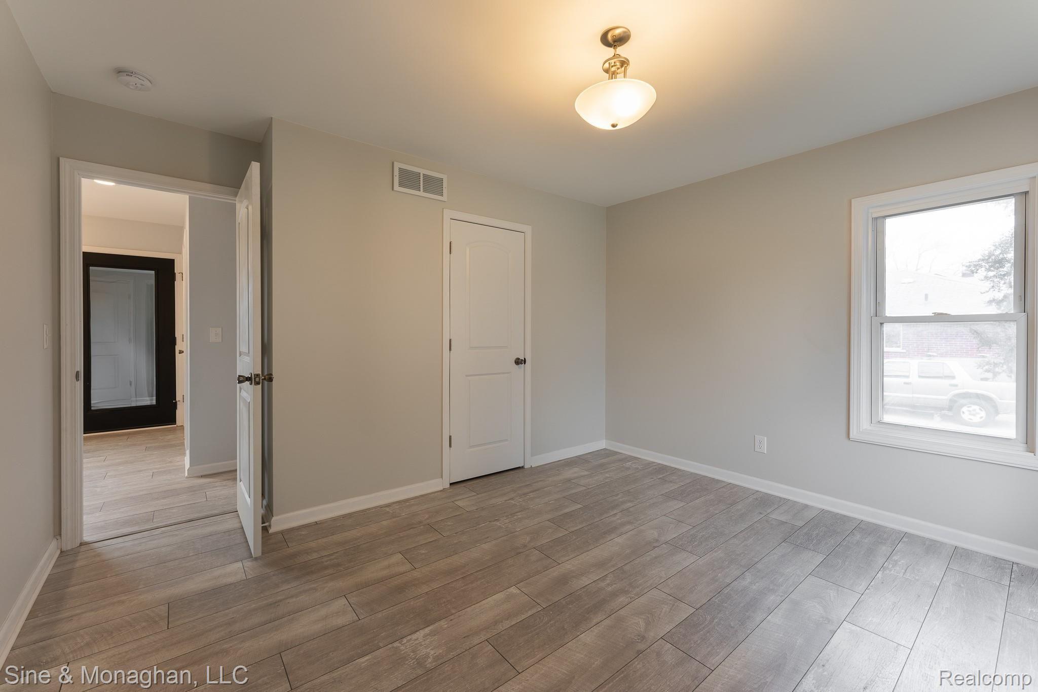 16906 Stephens Road Eastpointe, MI 48021 - Photo 17 of 35 16906 Stephens-22.jpg