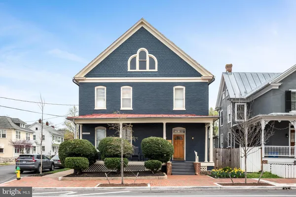 $1,700 | 402 South Loudoun Street, Winchester, VA 22601
