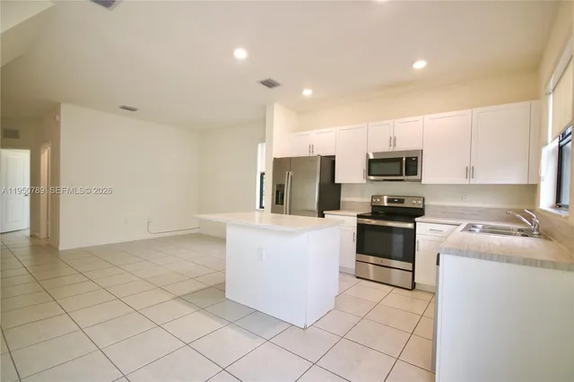 $3,100 | 3408 West 111th Place, Hialeah, FL 33018