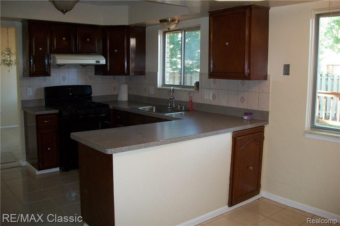 42847 Arlington Road Canton, MI 48187 - Photo 9 of 11 100_1151.JPG
