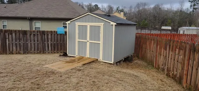 a view of a house with tub