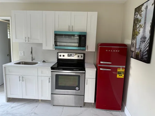 $1,300 | 841 Northwest 39th Street, Unit 4, Oakland Park, FL 33309