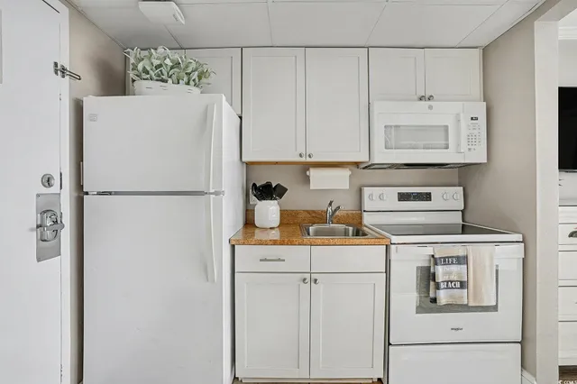 $129,900 | 6900 North Ocean Boulevard, Unit 913, Myrtle Beach, SC 29572