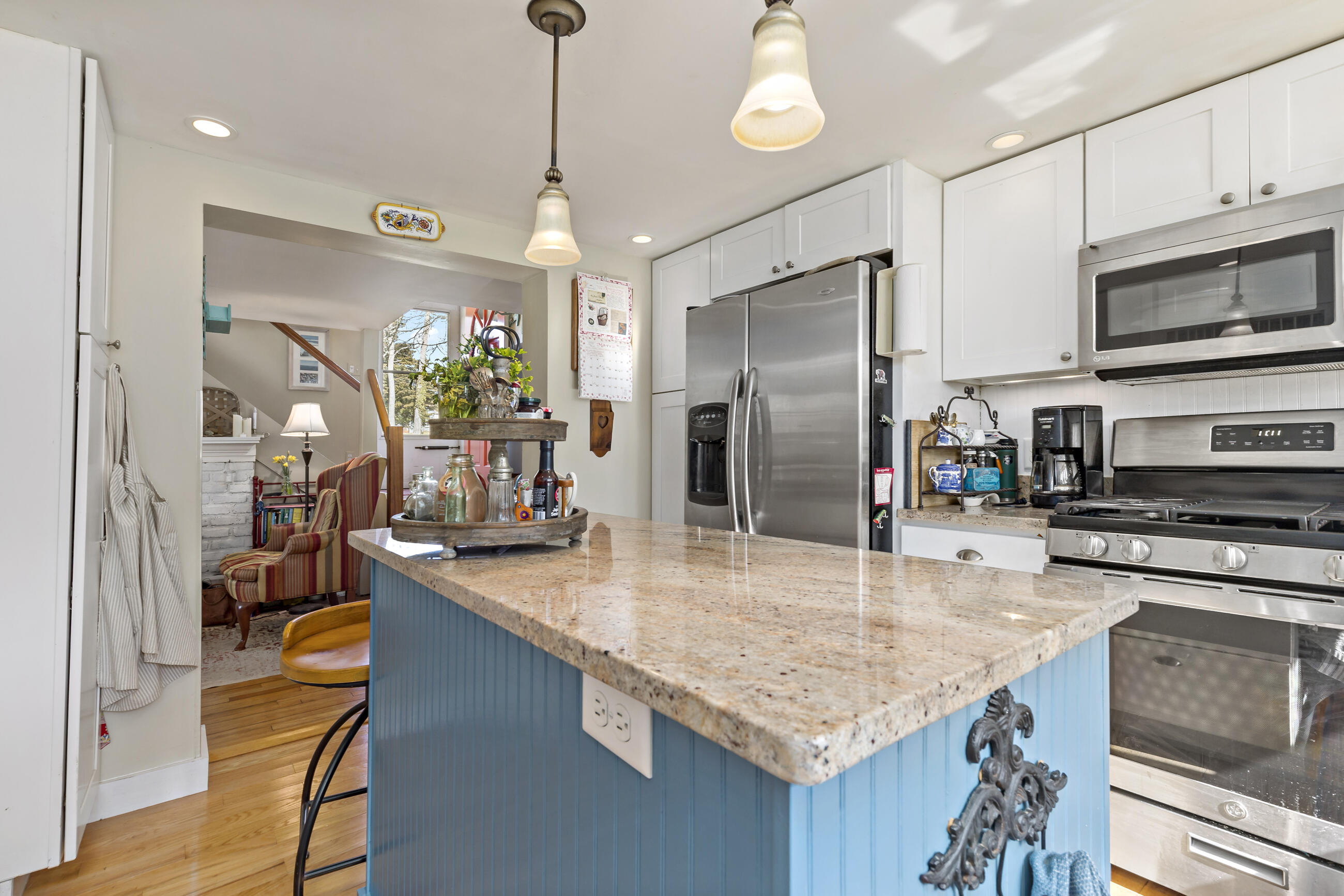49 Locust Road Orleans, MA 02653 - Photo 7 of 38 23
