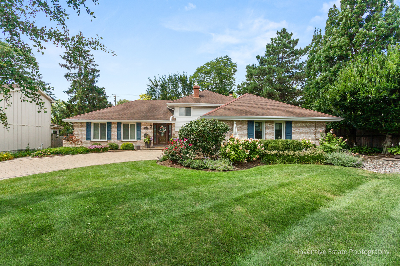 286 Stonegate Road Clarendon Hills, IL 60514 - Photo 2 of 26 Gallery Image 2