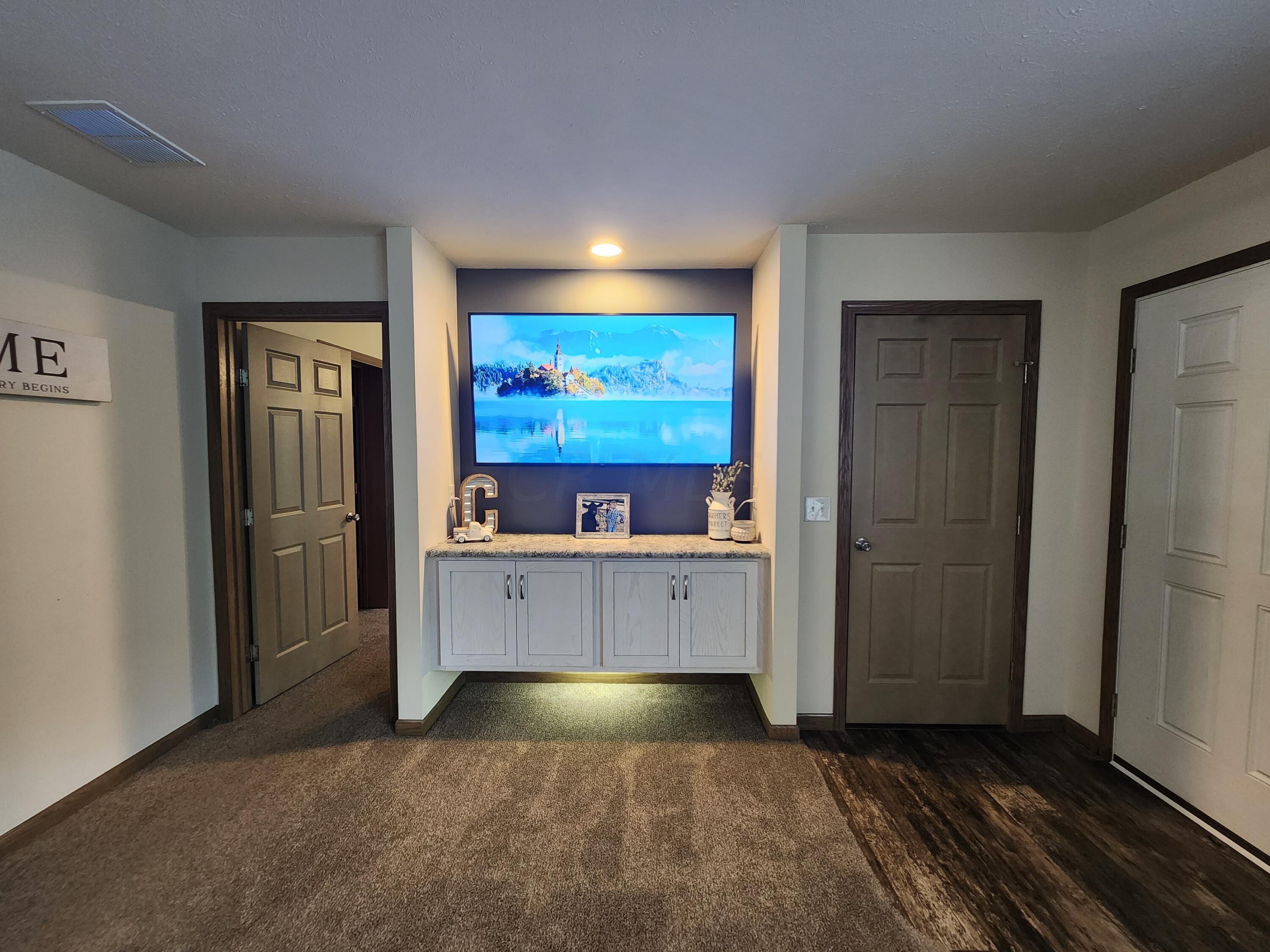 16549 Fast Road Laurelville, OH 43135 - Photo 20 of 40 Living room 3