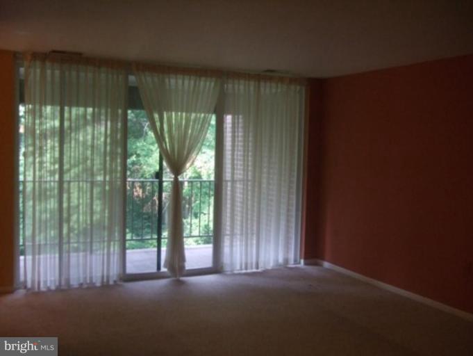 1424 Northgate Square, Unit 24/22B Reston, VA 20190 - Photo 3 of 6 Family Room