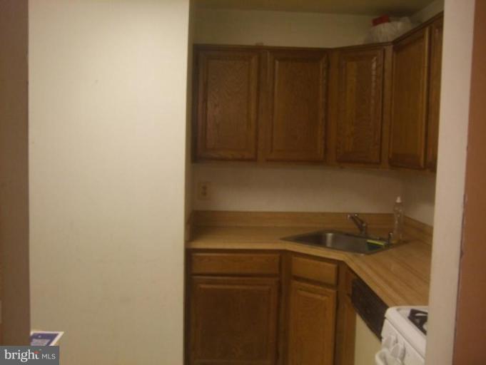 1424 Northgate Square, Unit 24/22B Reston, VA 20190 - Photo 4 of 6 Kitchen