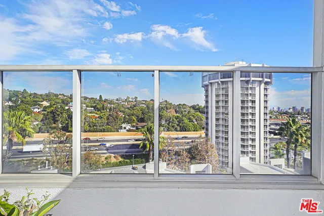 $1,499,000 | 171 North Church Lane, Unit 10, Los Angeles, CA 90049