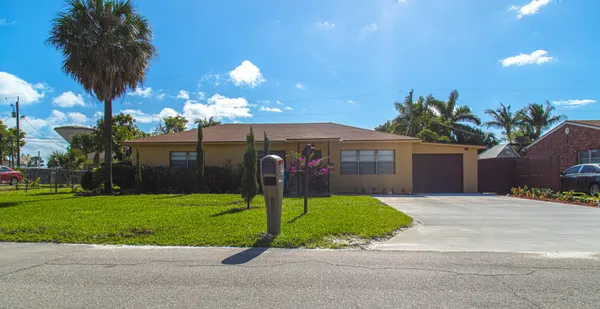 $3,690 | 130 Southwest 14th Avenue, Boynton Beach, FL 33435