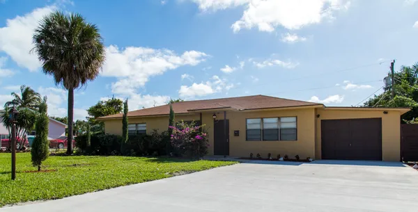 $3,690 | 130 Southwest 14th Avenue, Boynton Beach, FL 33435