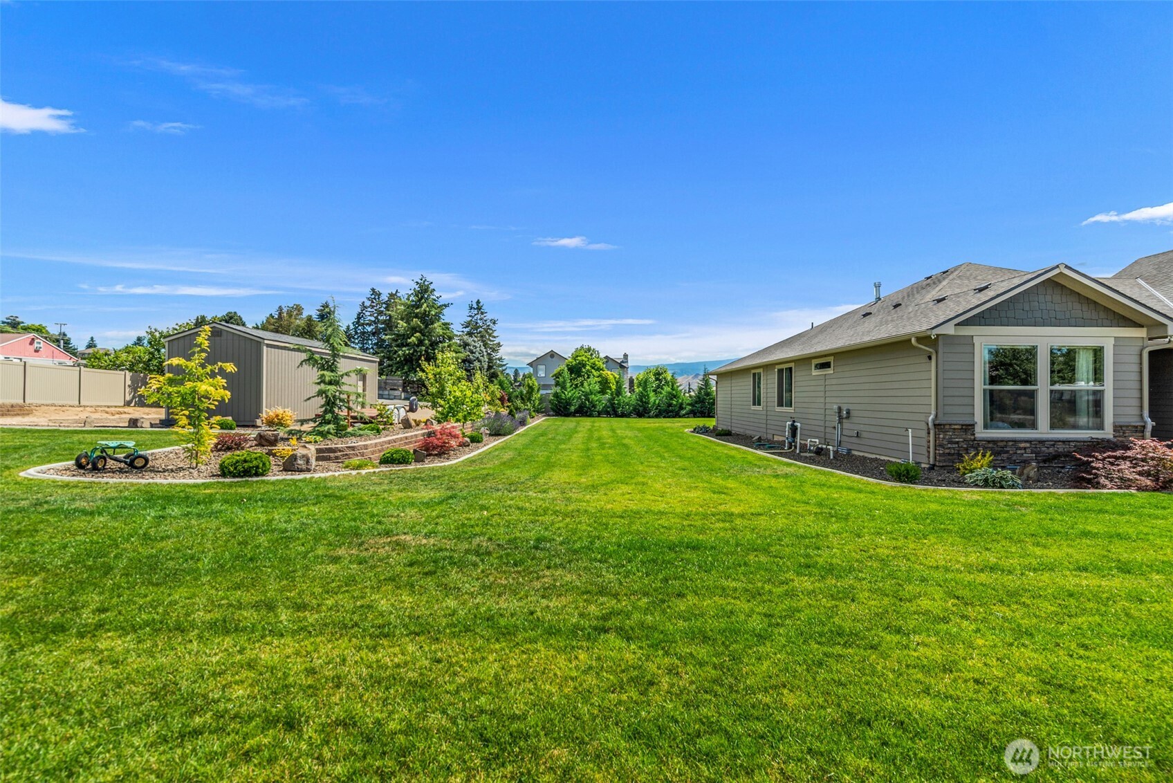 2777 Northwest Arlenes East Wenatchee, WA 98802 - Photo 38 of 40