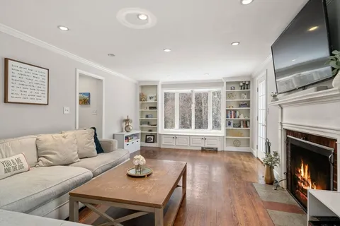 $998,000 | 174 South Main Street, Sherborn, MA 01770