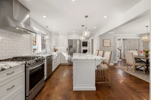 $998,000 | 174 South Main Street, Sherborn, MA 01770