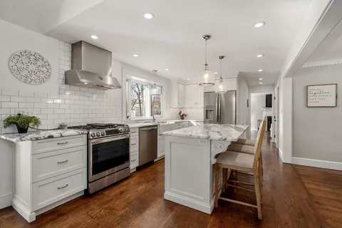 $998,000 | 174 South Main Street, Sherborn, MA 01770