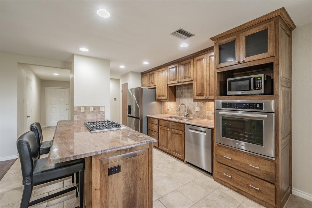 3609 Spring Meadow Lane Flower Mound, TX 75028 - Photo 6 of 32