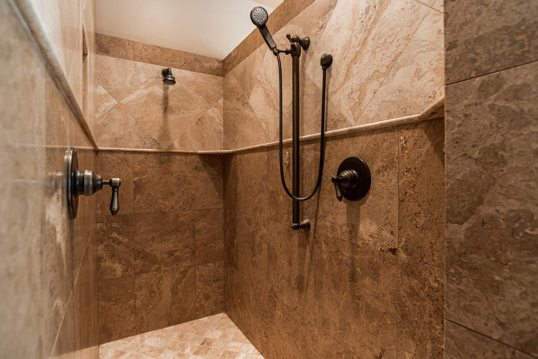 21880 Rickard Road Bend, OR 97702 - Photo 26 of 42 Large Walk-n Shower