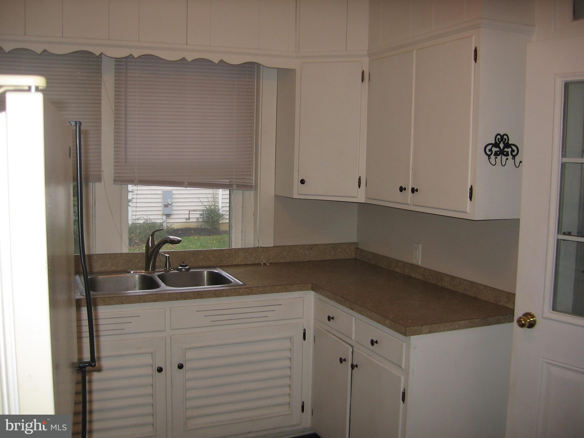 1731 Lampeter Road Lancaster, PA 17602 - Photo 11 of 24 Kitchen