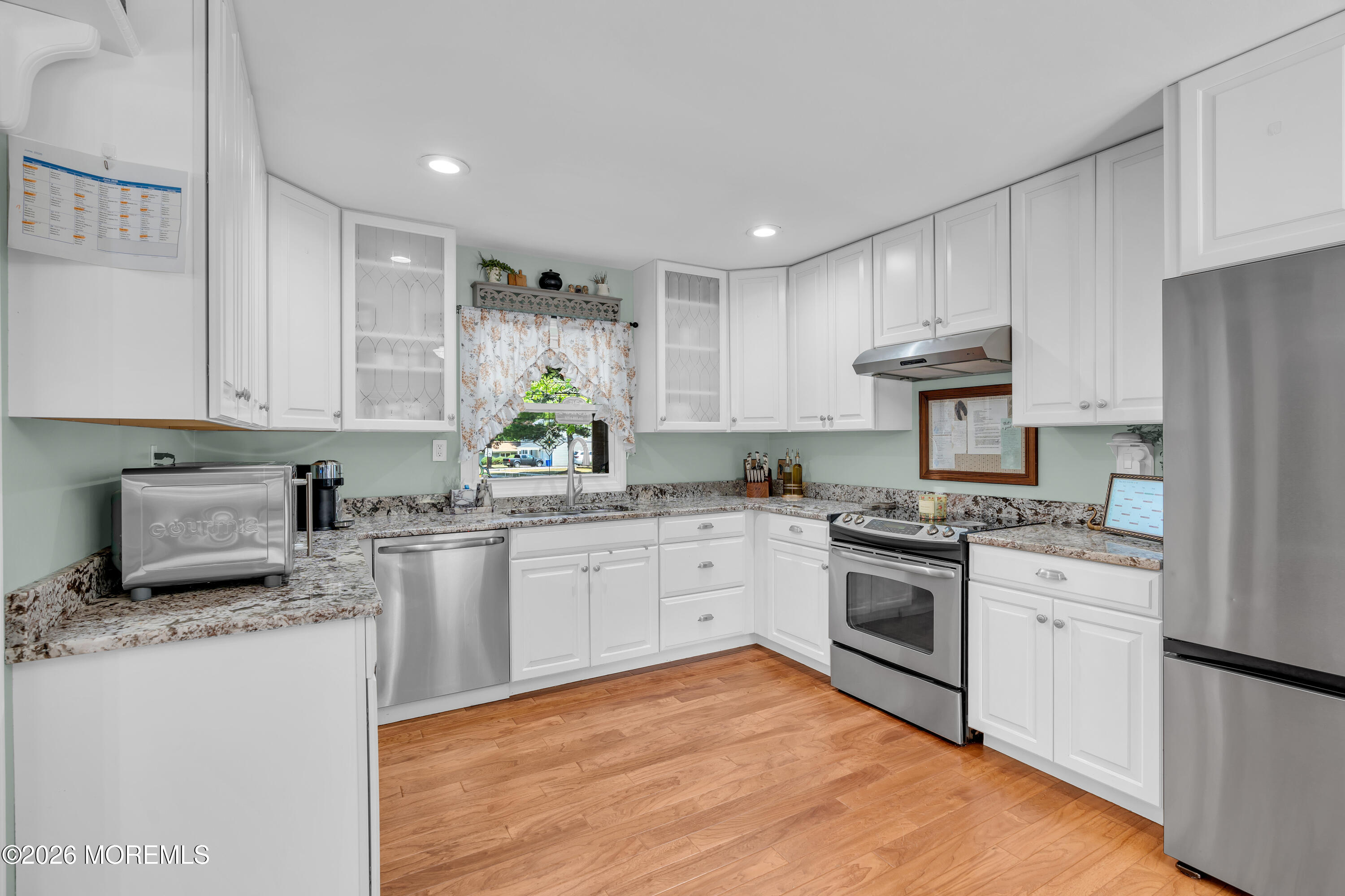 186 Van Brackle Road Aberdeen, NJ 07747 - Photo 6 of 29 .