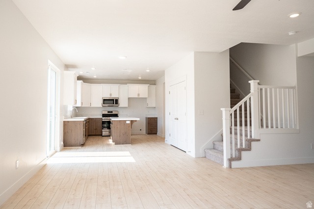 1102 1060 West Salem, UT 84653 - Photo 3 of 15 Kitchen and dining area