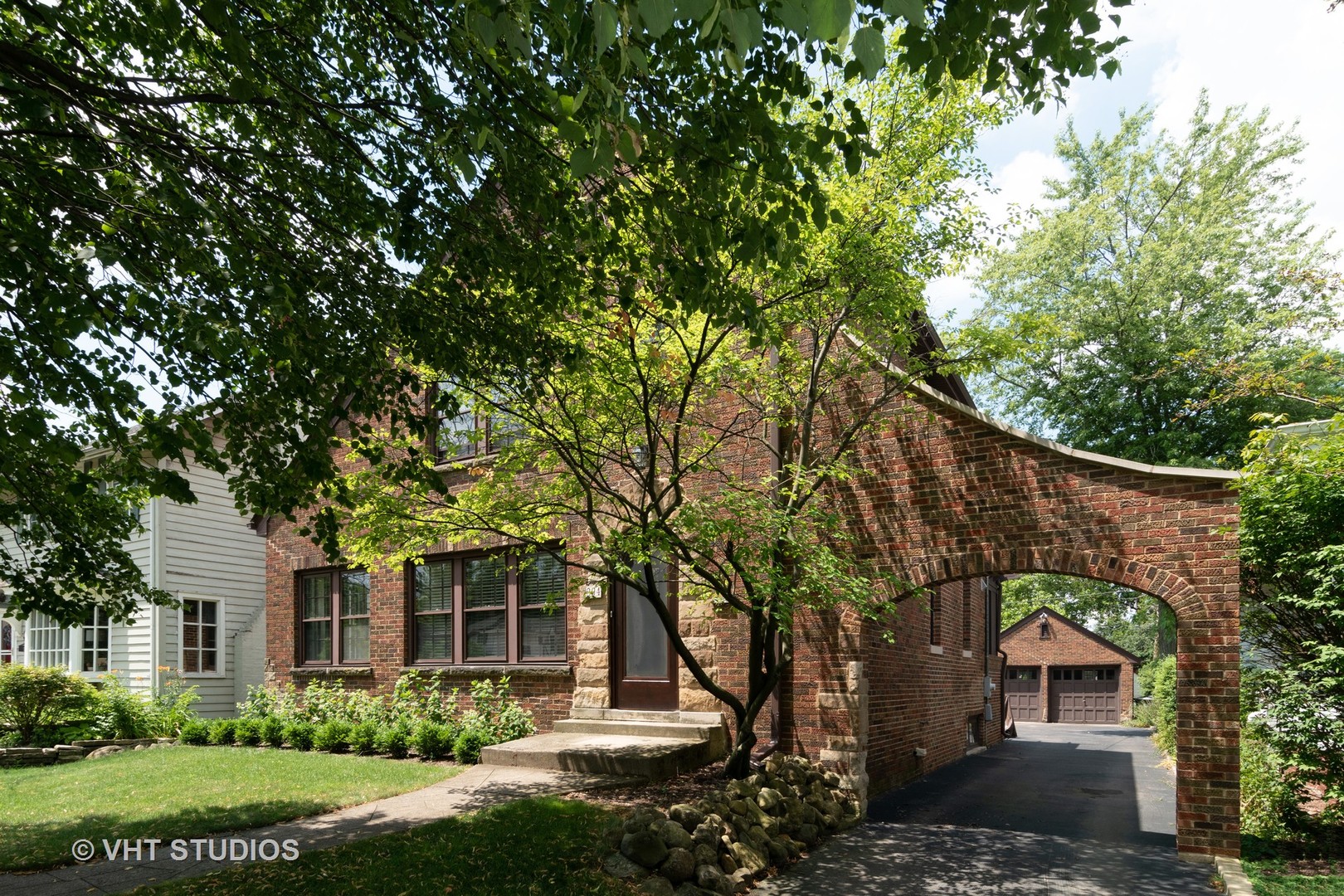 294 Northwood Road Riverside, IL 60546 - Photo 2 of 44