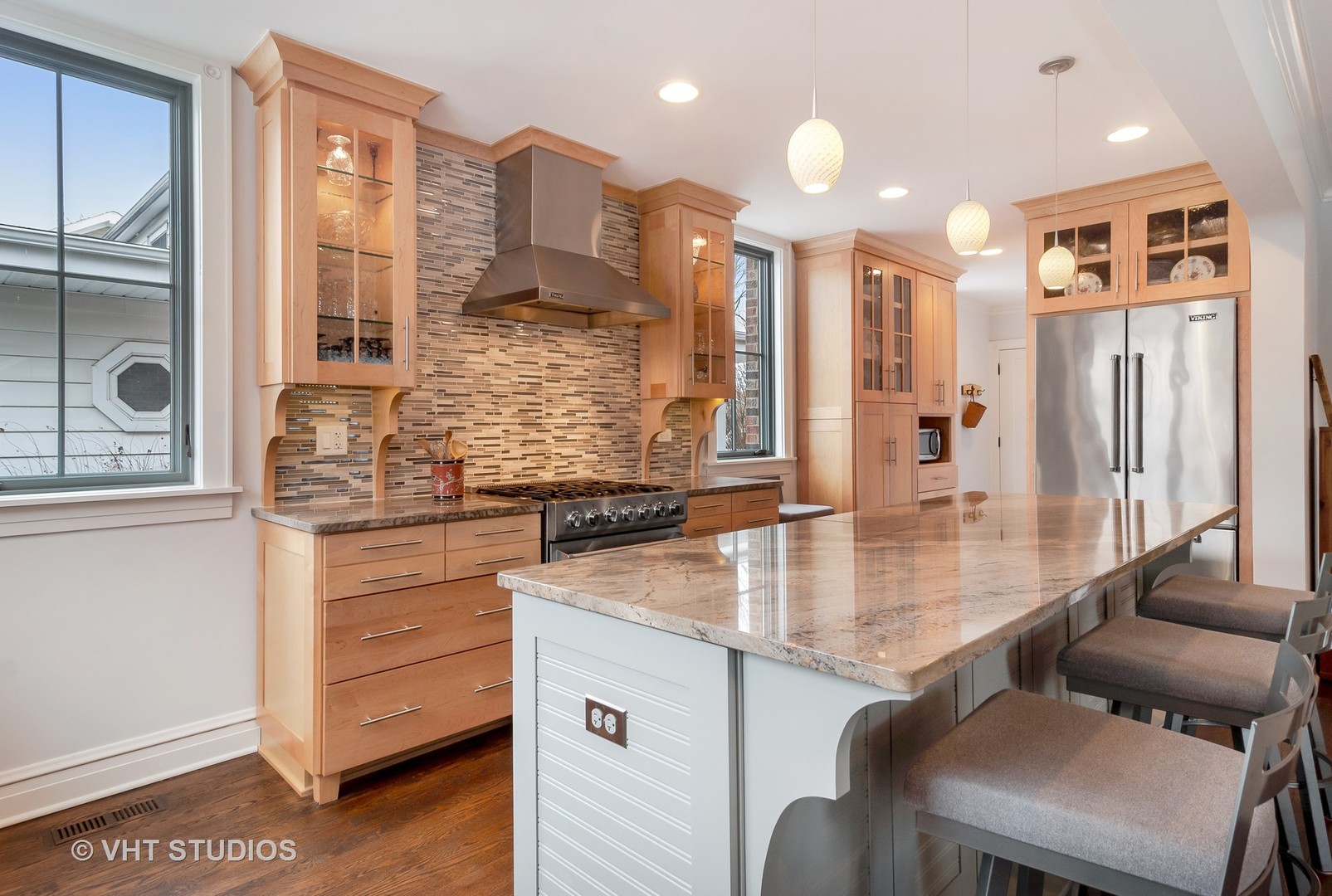 294 Northwood Road Riverside, IL 60546 - Photo 8 of 44