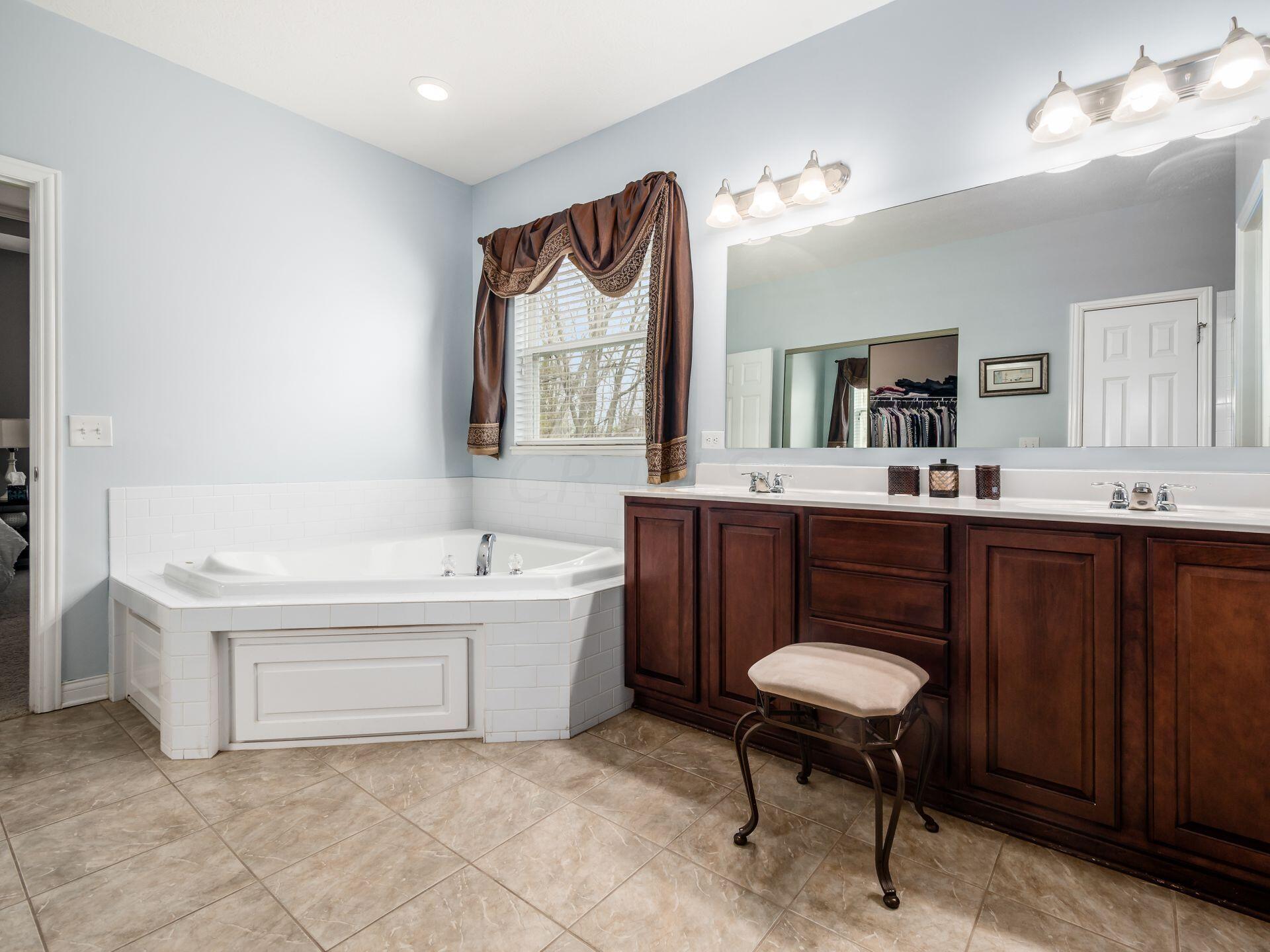 298 Halverston Road Powell, OH 43065 - Photo 24 of 44 Master Bath