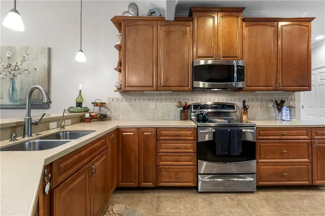 $425,000 | 11020 Charlotte Street, Kansas City, MO 64131