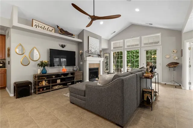 $425,000 | 11020 Charlotte Street, Kansas City, MO 64131