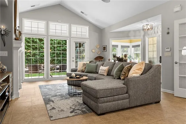 $425,000 | 11020 Charlotte Street, Kansas City, MO 64131