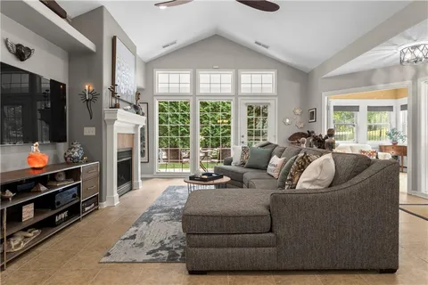 $425,000 | 11020 Charlotte Street, Kansas City, MO 64131