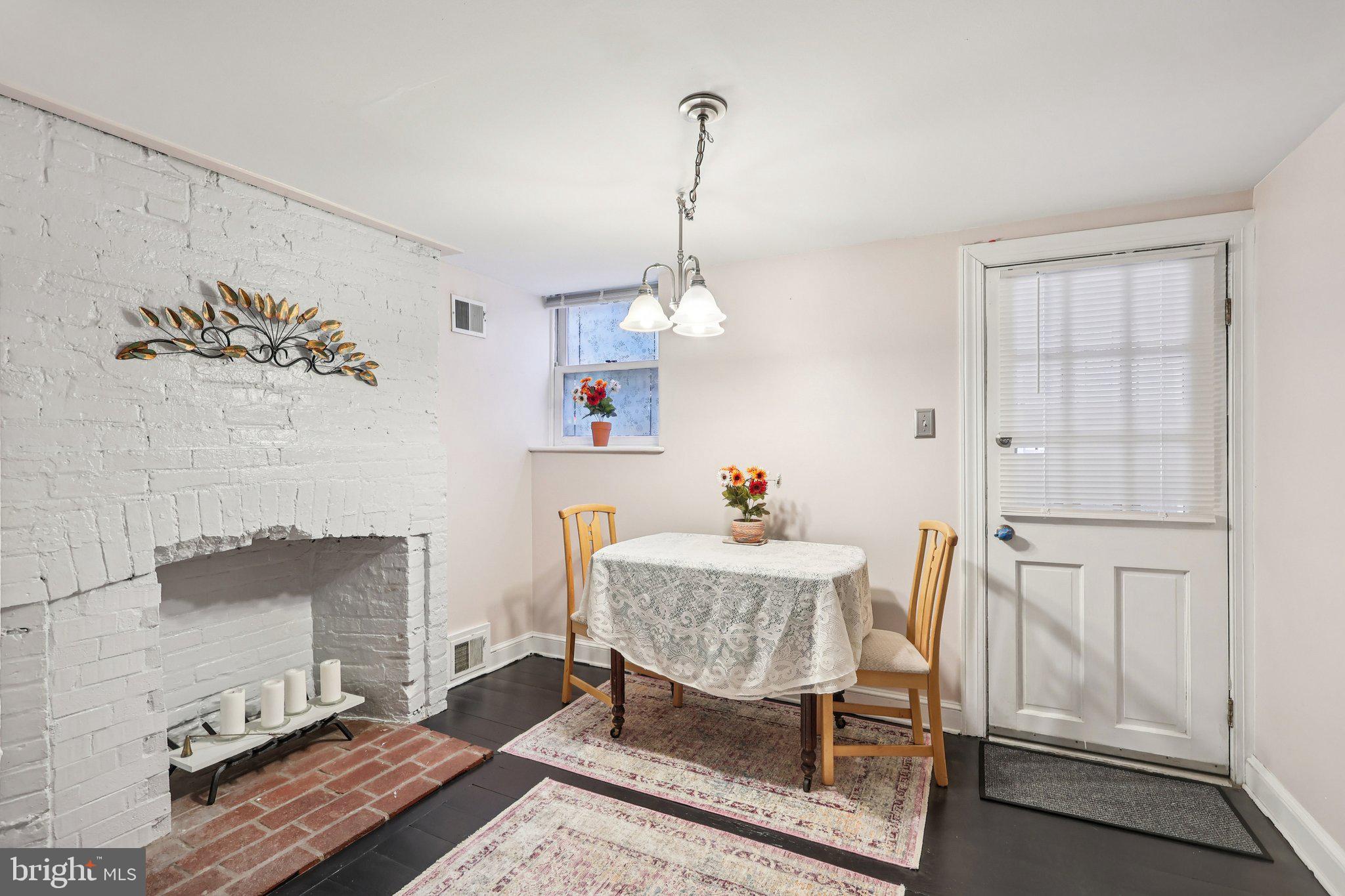 523 South Leithgow Street Philadelphia, PA 19147 - Photo 12 of 35 a living room with furniture and a window