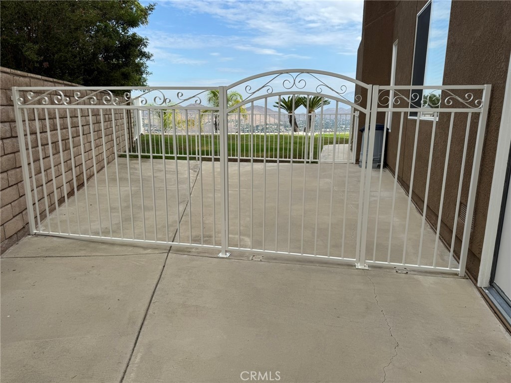 16253 Moon Bow Court Riverside, CA 92503 - Photo 11 of 54 Dog Run