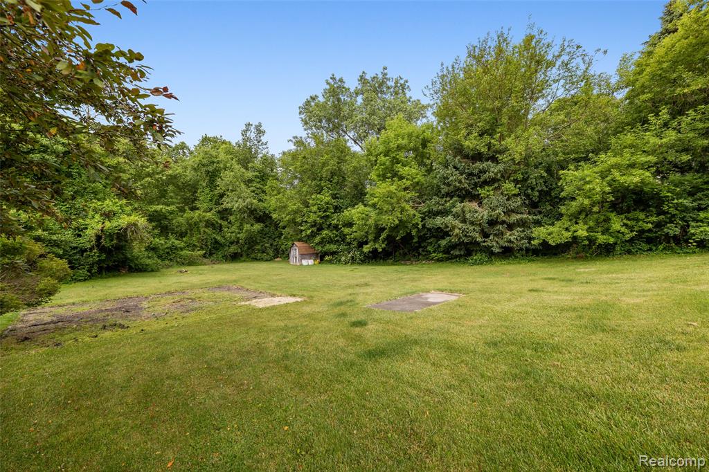 9711 Dartmouth Road Clarkston, MI 48348 - Photo 3 of 22 Gallery Image 3