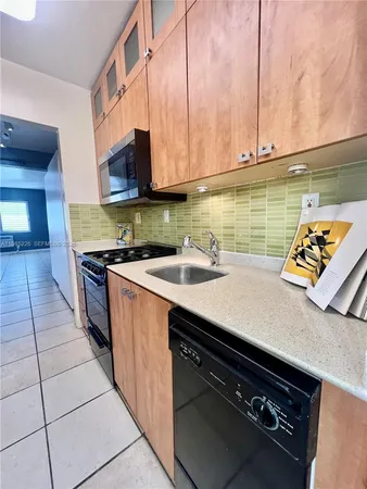 $1,635 | 835 Meridian Avenue, Unit 5, Miami Beach, FL 33139