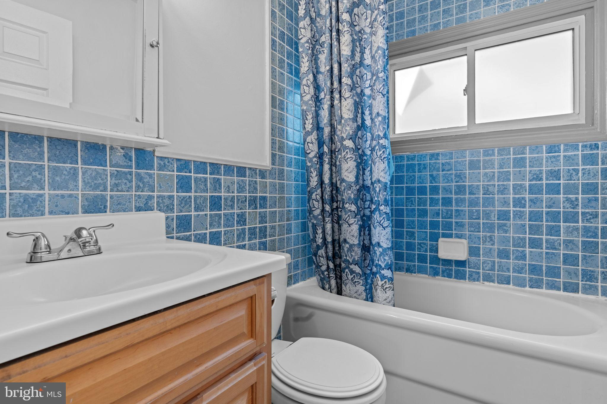 21 Mintleaf Road Levittown, PA 19056 - Photo 16 of 29 1st Floor Bathroom