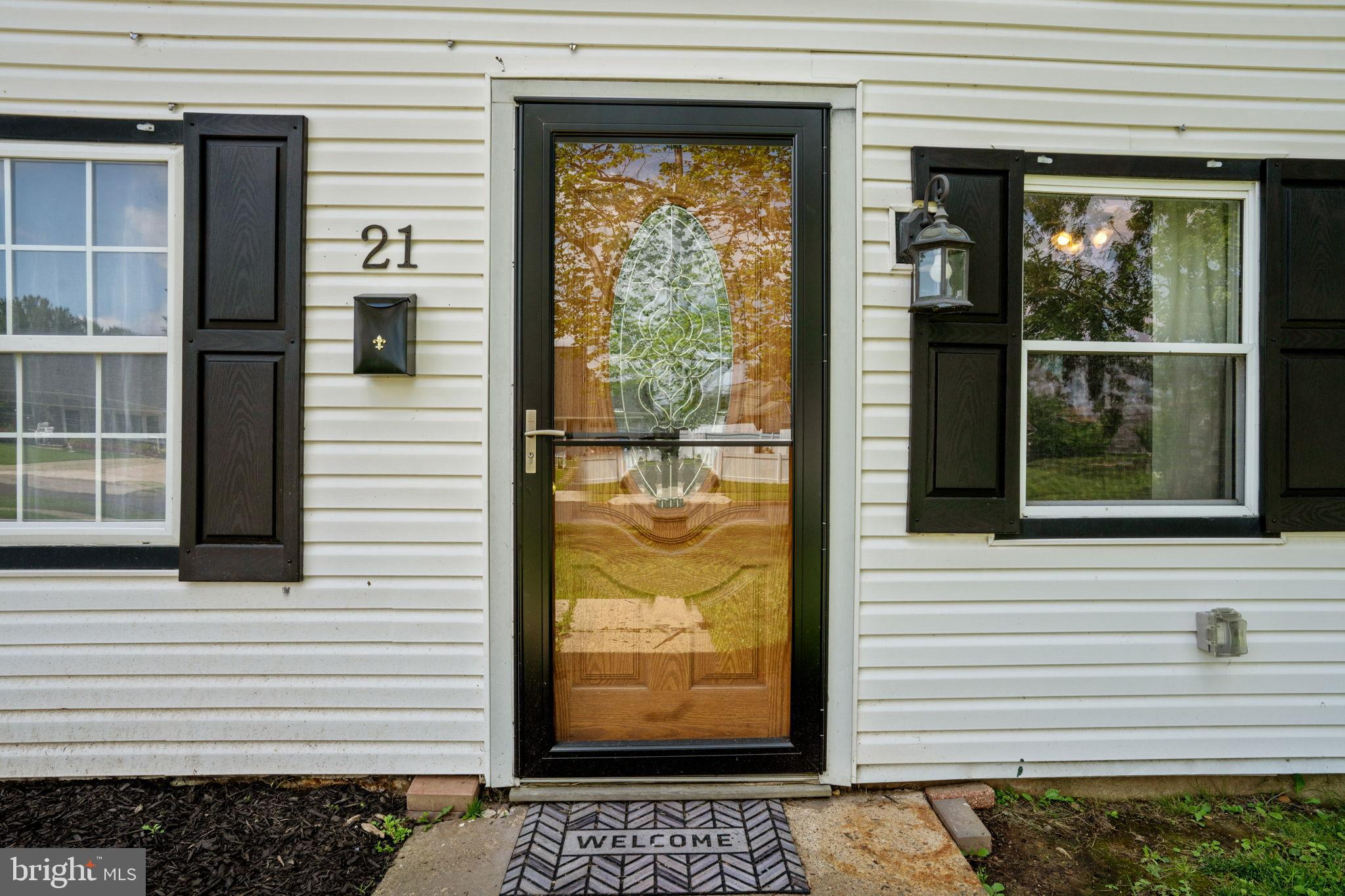 21 Mintleaf Road Levittown, PA 19056 - Photo 2 of 29 Charming entryway with welcoming vibes.