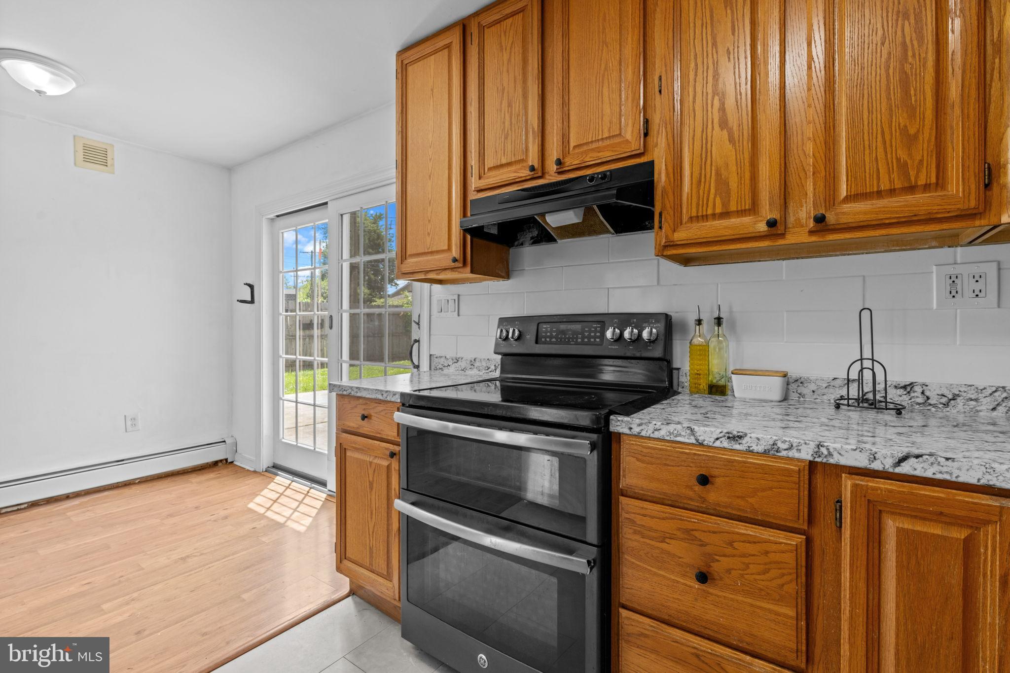21 Mintleaf Road Levittown, PA 19056 - Photo 10 of 29 Bright kitchen with modern finishes.