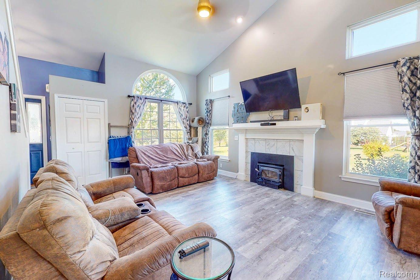 2750 North Hughes Road Howell, MI 48855 - Photo 8 of 44 Gallery Image 8