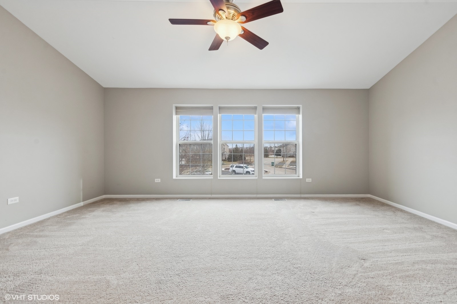 16808 Locust Lane Lockport, IL 60441 - Photo 11 of 20 a view of an empty room with a window