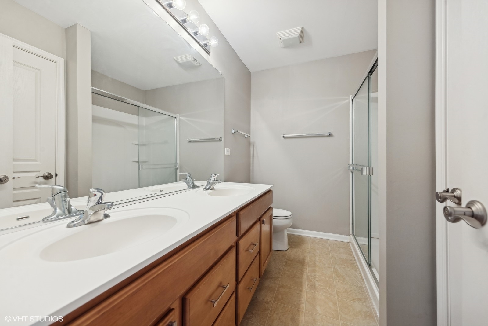 16808 Locust Lane Lockport, IL 60441 - Photo 14 of 20 a bathroom with a sink and a mirror