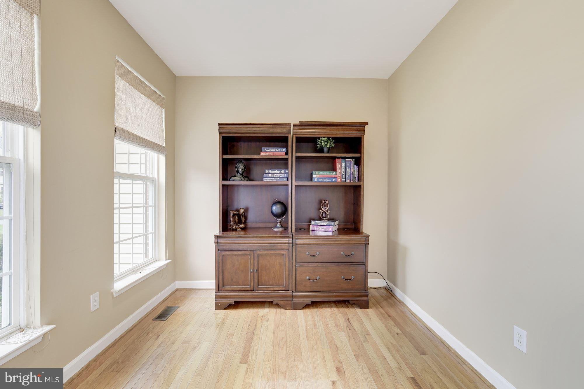 18815 Severn Road Gaithersburg, MD 20879 - Photo 12 of 38 Office space, wood floors, large windows