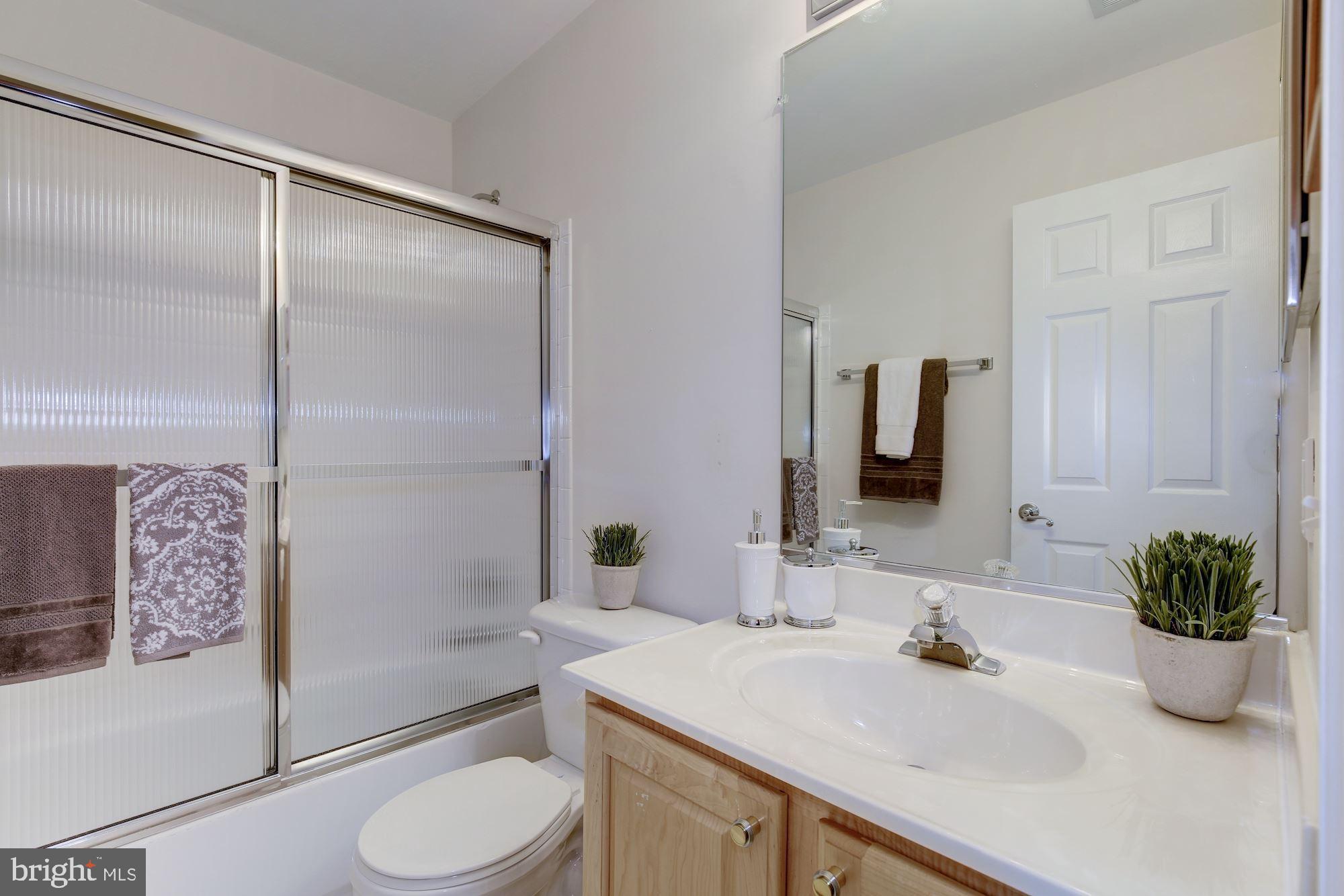 18815 Severn Road Gaithersburg, MD 20879 - Photo 32 of 38 Lower level full bath convenience