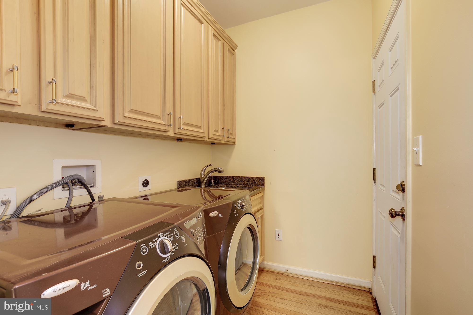 18815 Severn Road Gaithersburg, MD 20879 - Photo 35 of 38 Main level laundry room with sink and cabinetry