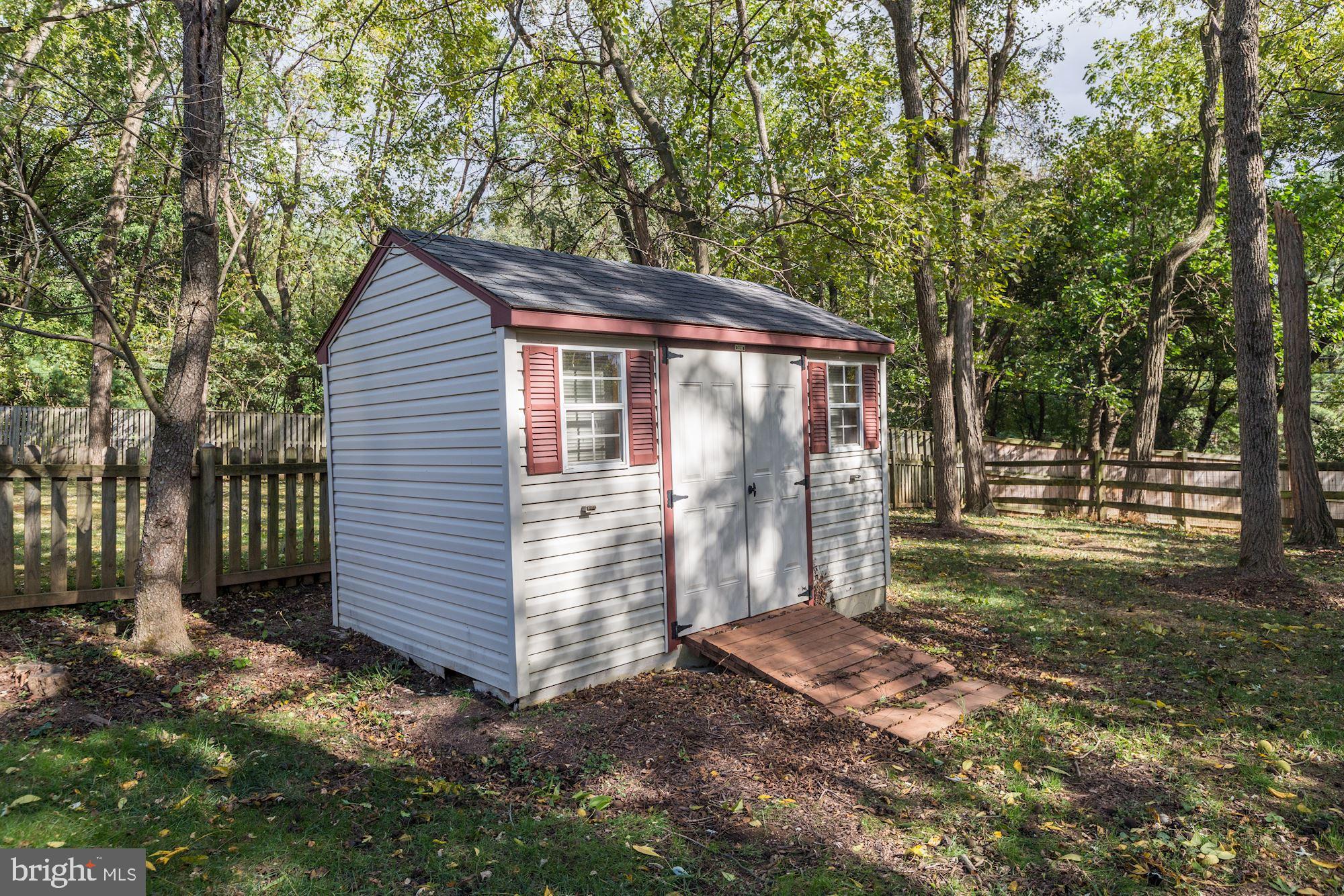 18815 Severn Road Gaithersburg, MD 20879 - Photo 38 of 38 Large wooden shed in great condition