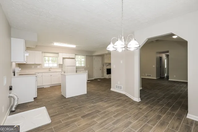 $1,565 | 1947 Valley Woods Drive, Riverdale, GA 30296