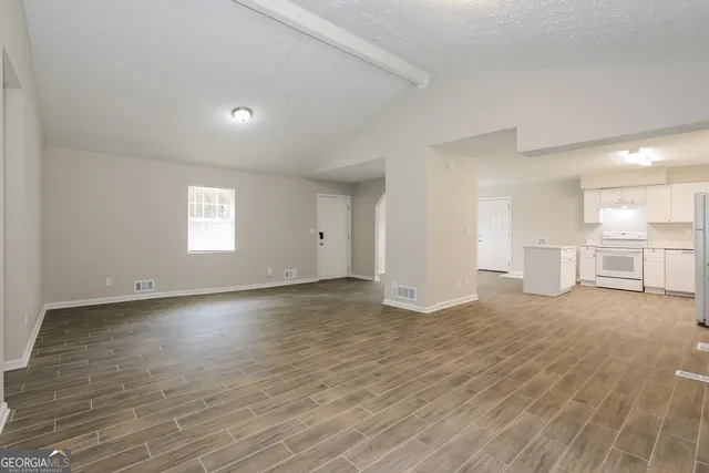 $1,565 | 1947 Valley Woods Drive, Riverdale, GA 30296