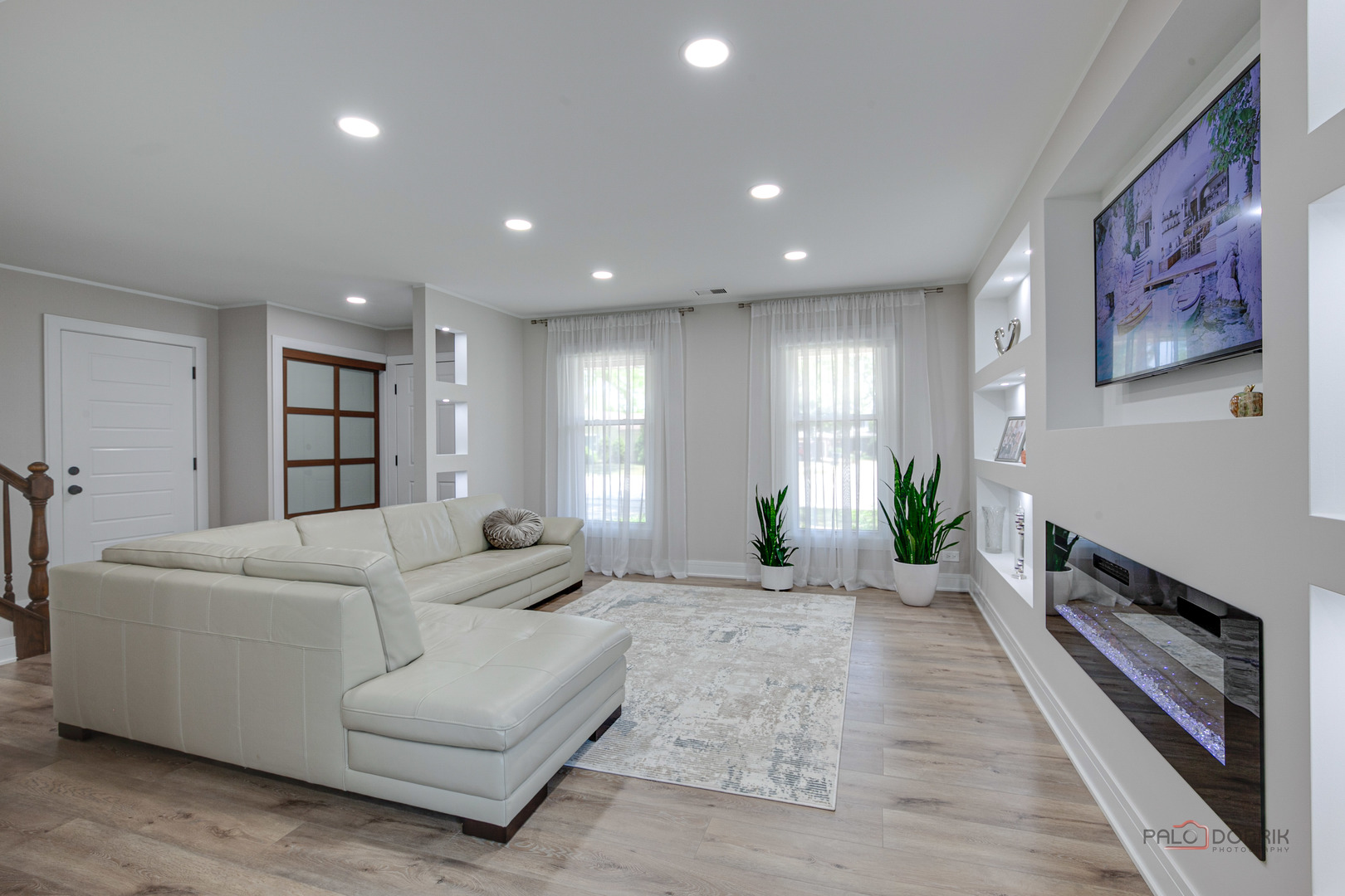 5190 Chambers Drive Hoffman Estates, IL 60010 - Photo 5 of 23 a living room with furniture a wooden floor and a ceiling fan