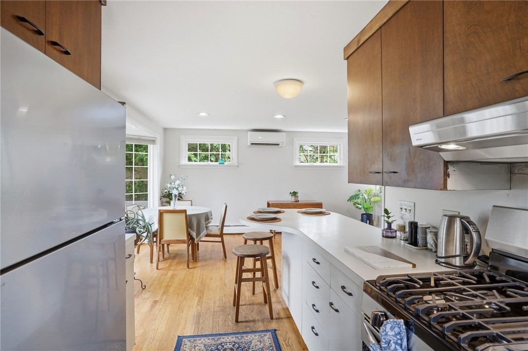 407 Smithfield Avenue Pawtucket, RI 02860 - Photo 8 of 49