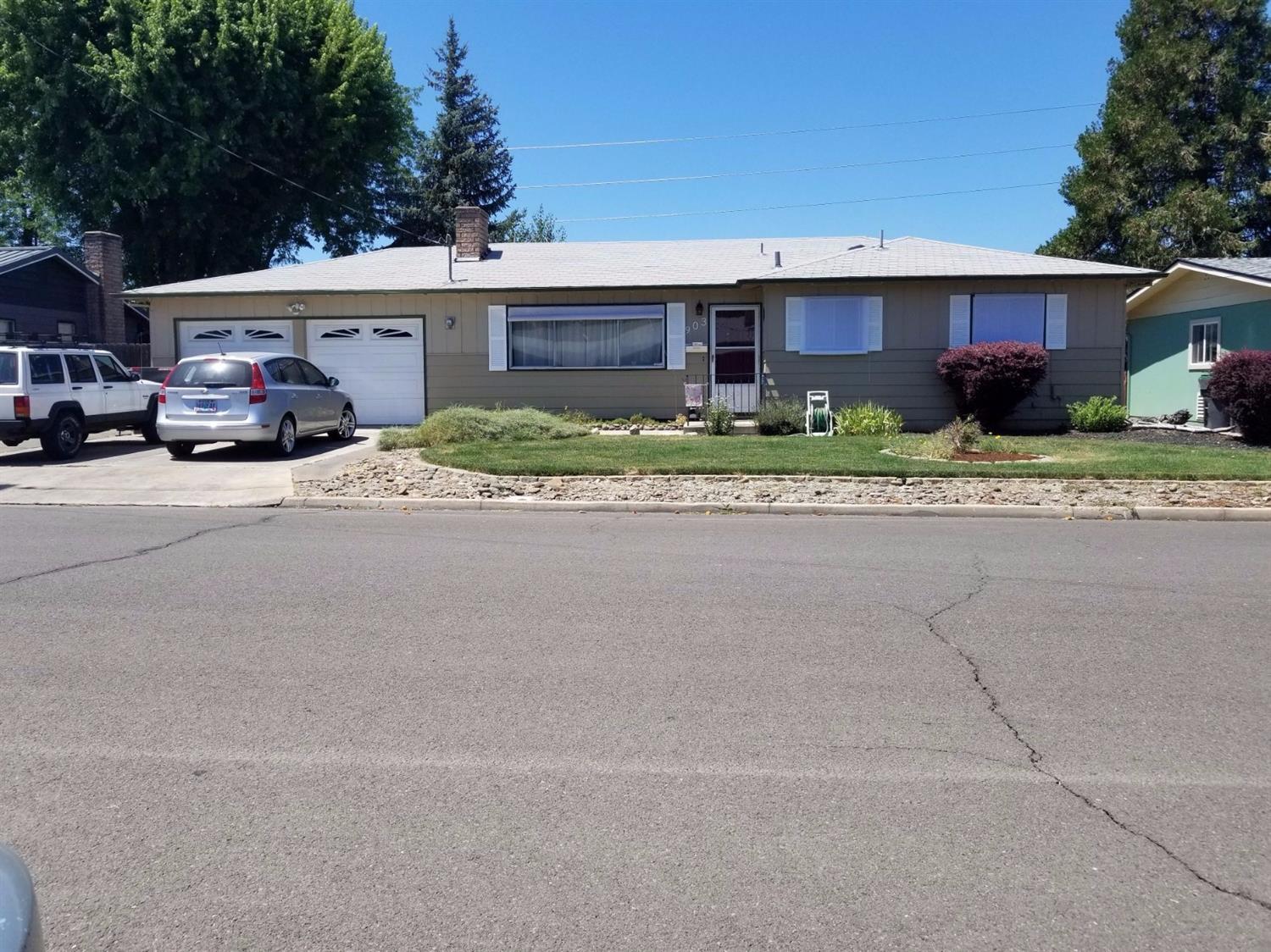 903 Comet Way Central Point, OR 97502 - Photo 1 of 23 Primary Photo